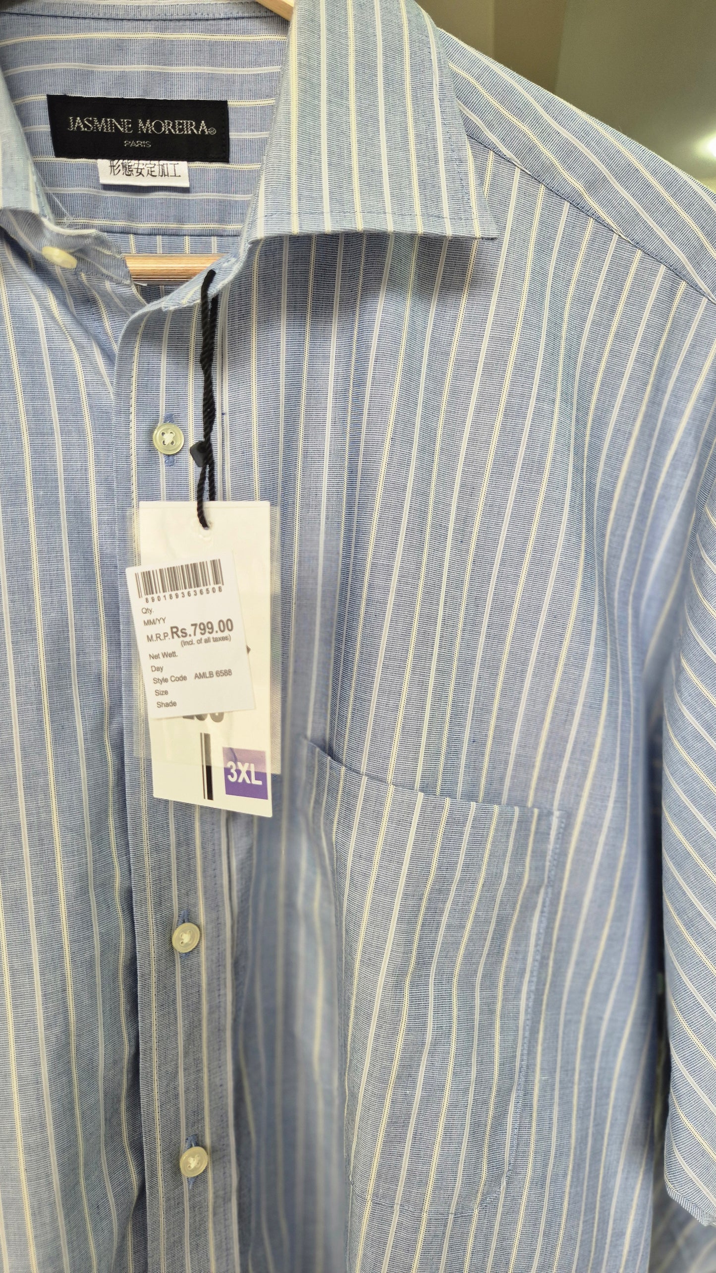 Tailored Pinstripe Dress Shirt with Spread Collar and Chest Pocket