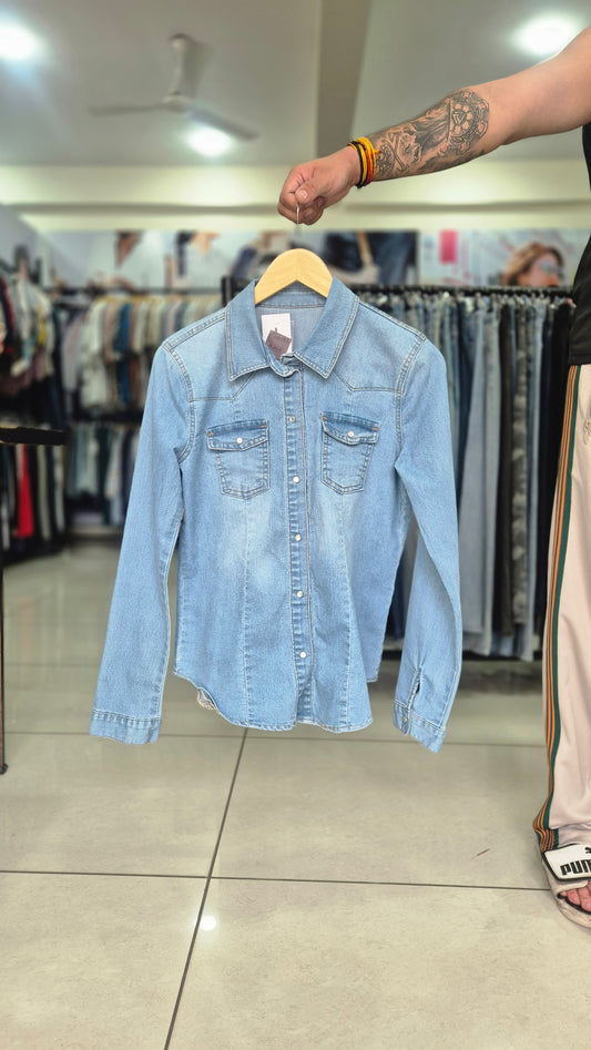 Women's Light Wash Western Snap-Button Denim Shirt