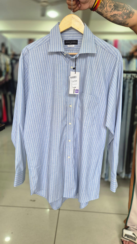 Tailored Pinstripe Dress Shirt with Spread Collar and Chest Pocket