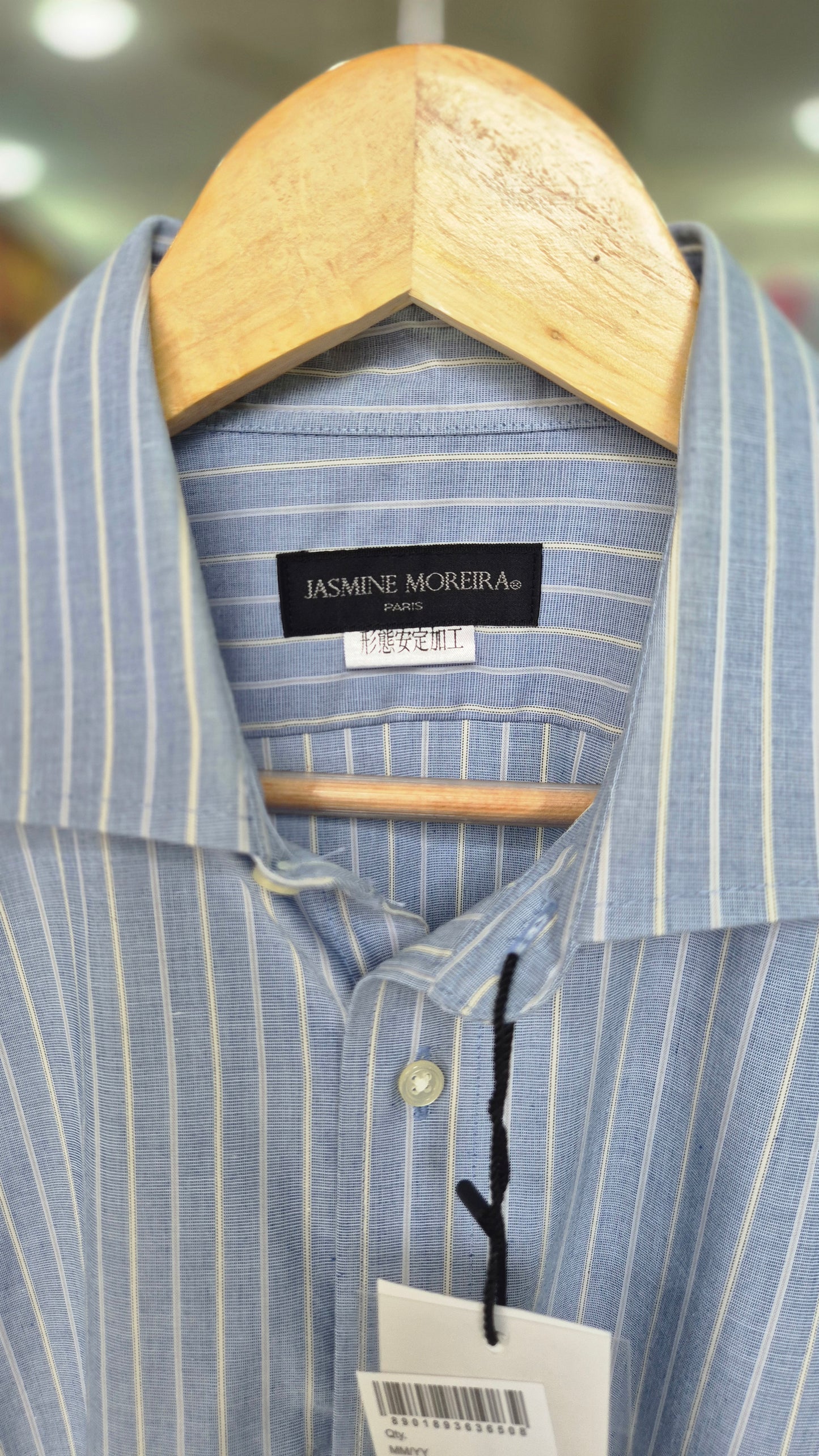 Tailored Pinstripe Dress Shirt with Spread Collar and Chest Pocket