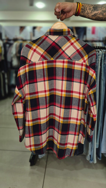 Casual Checkered Flannel Shirt with Dual Chest Pockets and Classic Collar
